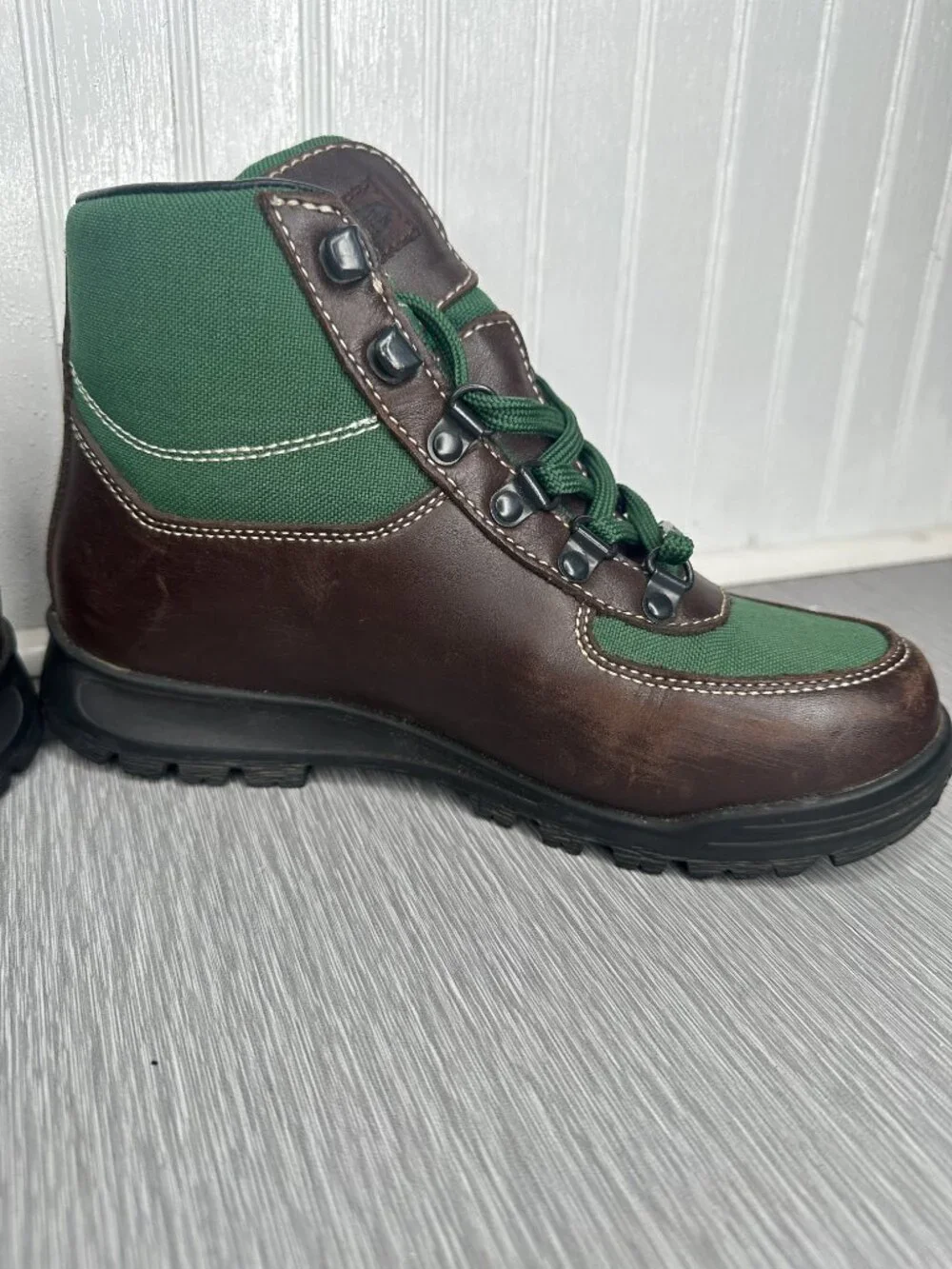 VASQUE 8099 Skywalk Brown Green Leather Hiking Boots Boys Size 3 1/2